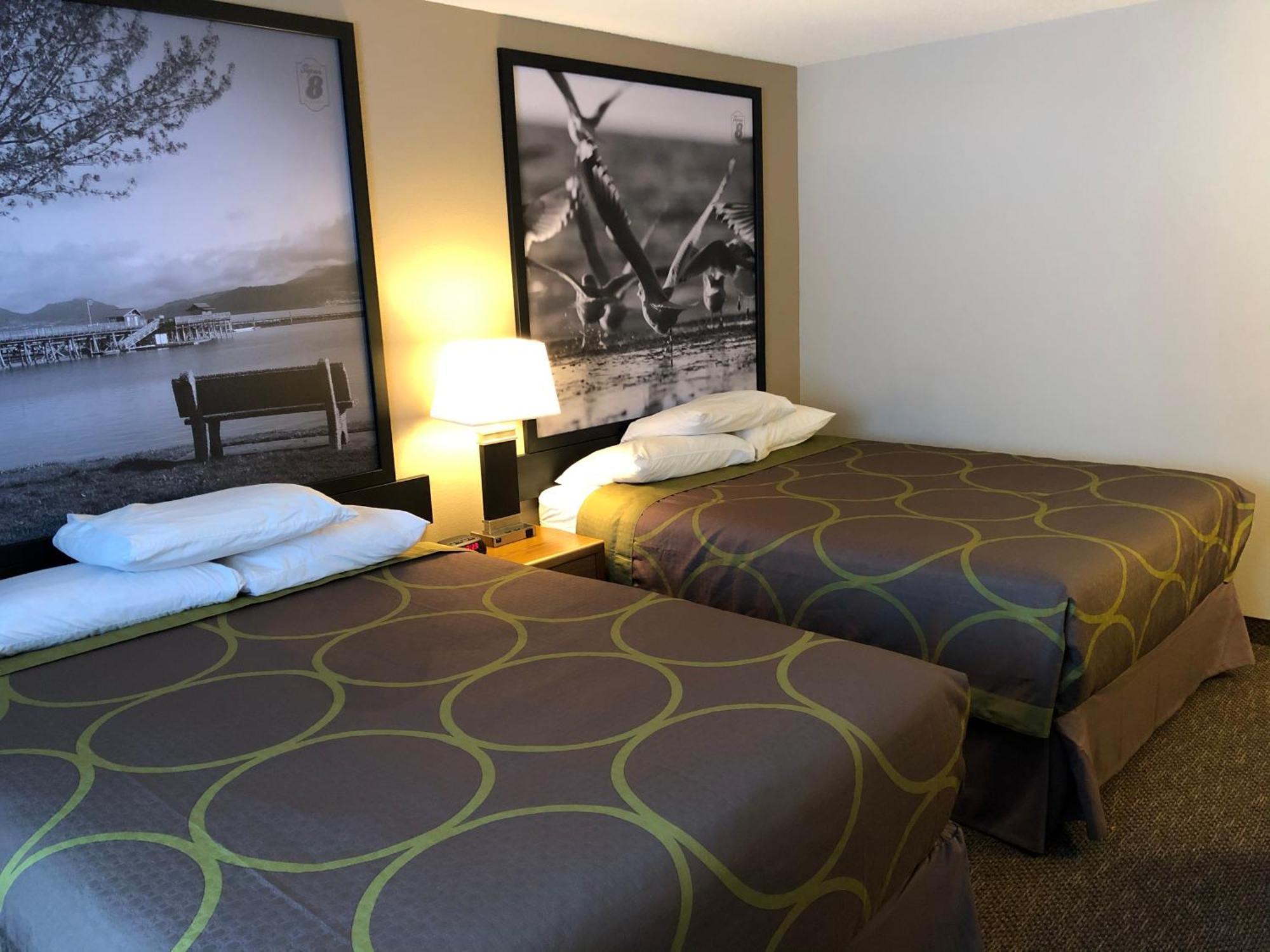 Hotel Super 8 By Wyndham Salmon Arm Exterior foto