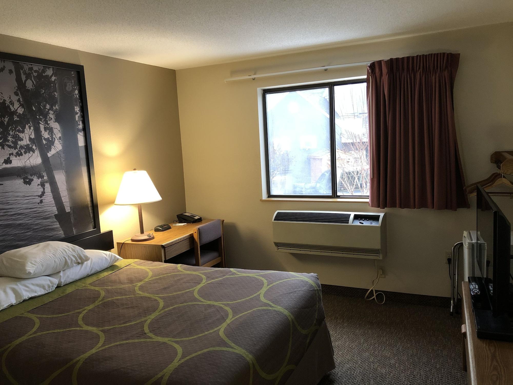 Hotel Super 8 By Wyndham Salmon Arm Exterior foto
