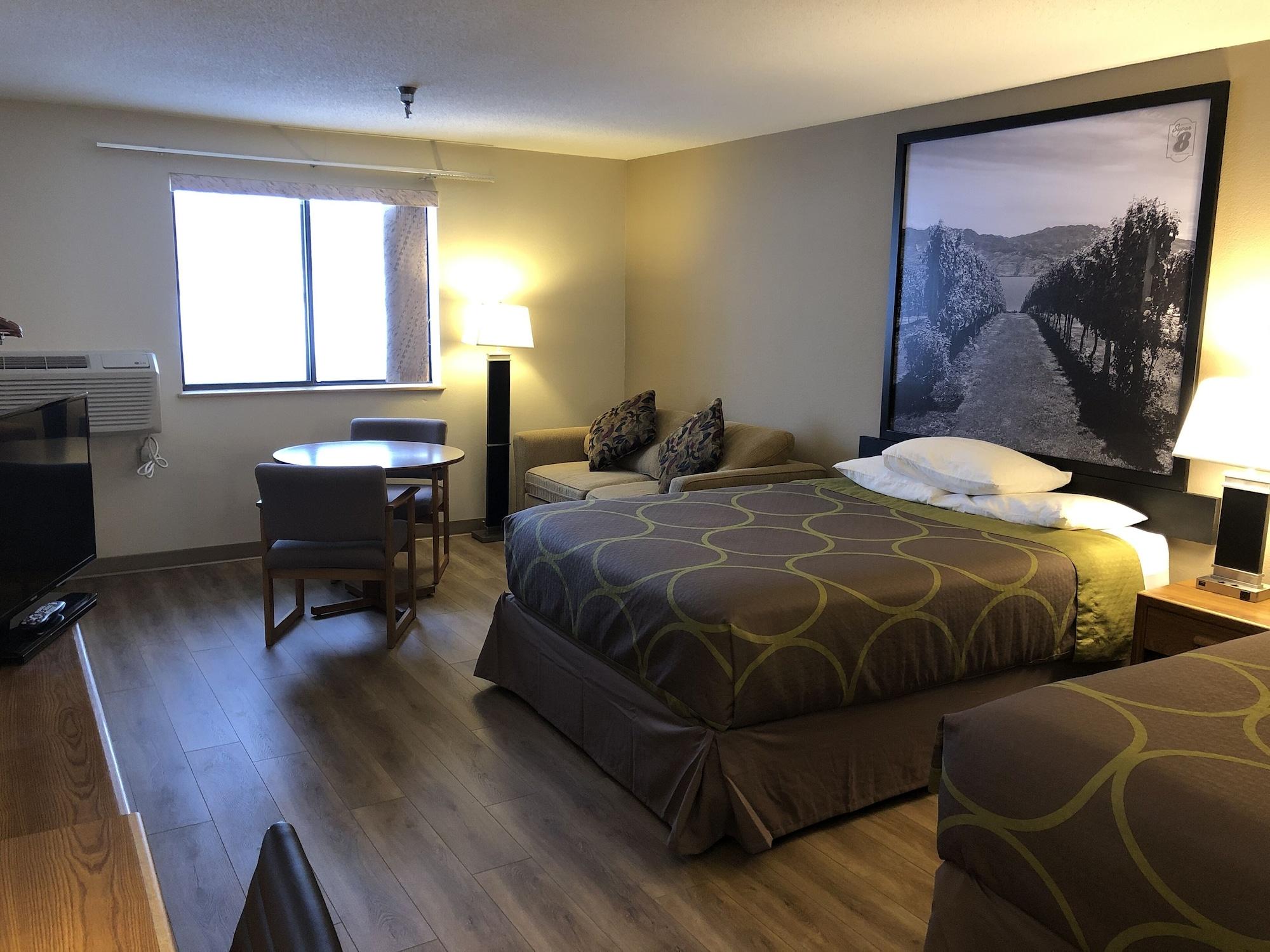 Hotel Super 8 By Wyndham Salmon Arm Exterior foto