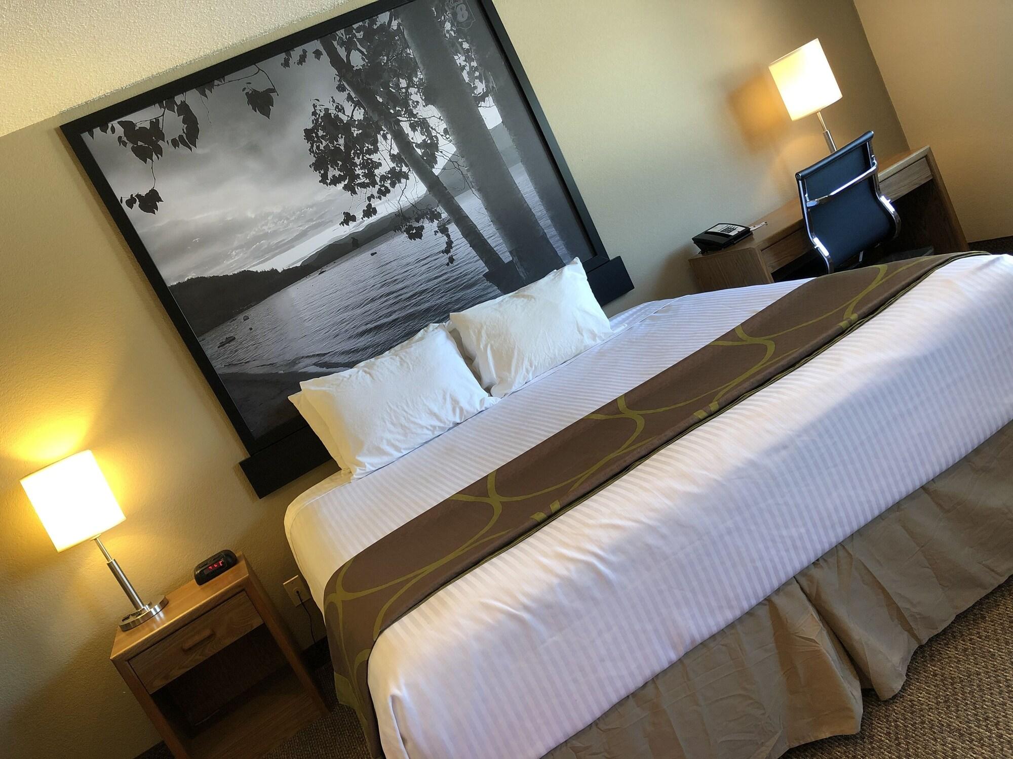 Hotel Super 8 By Wyndham Salmon Arm Exterior foto