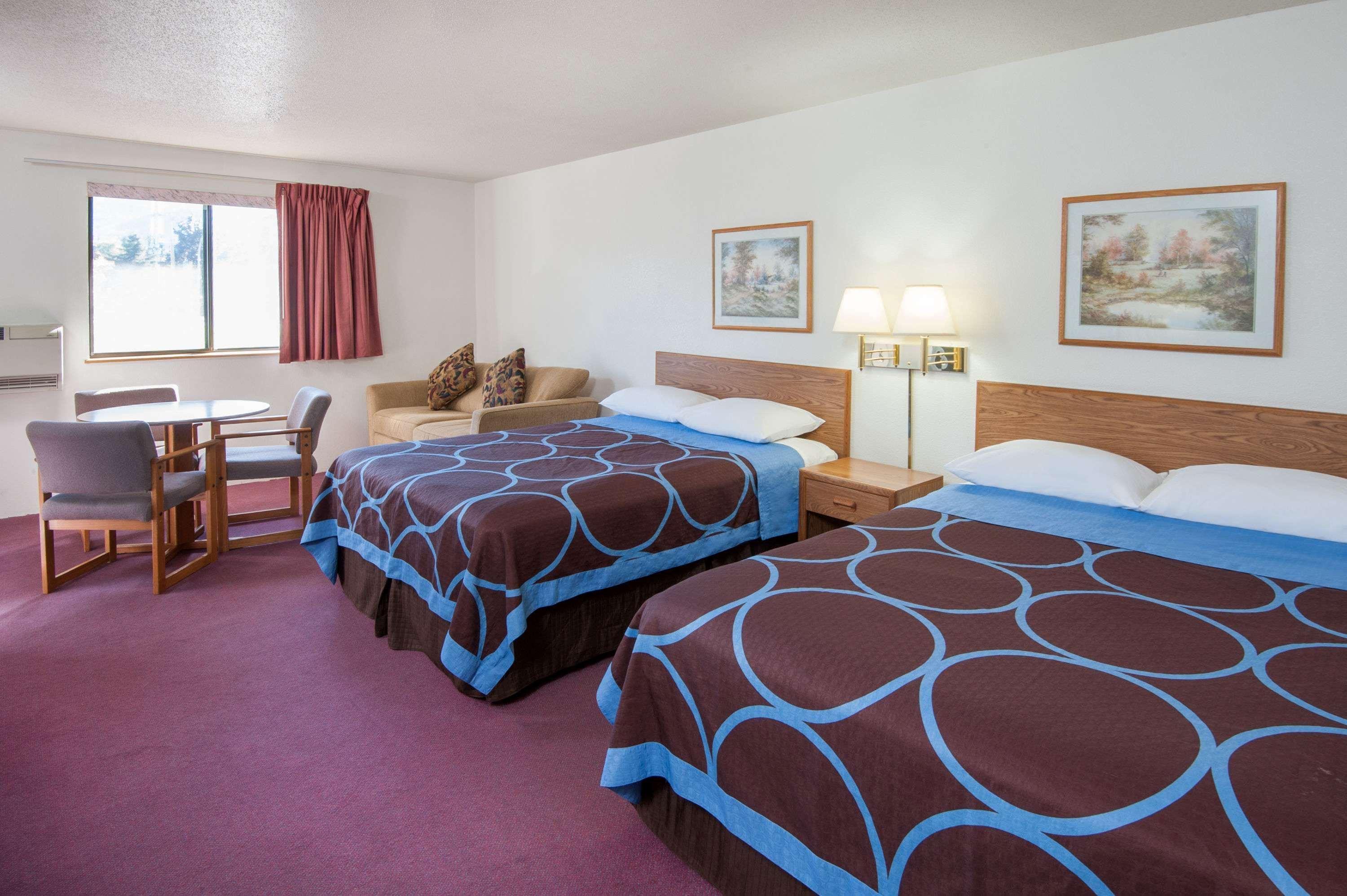 Hotel Super 8 By Wyndham Salmon Arm Exterior foto