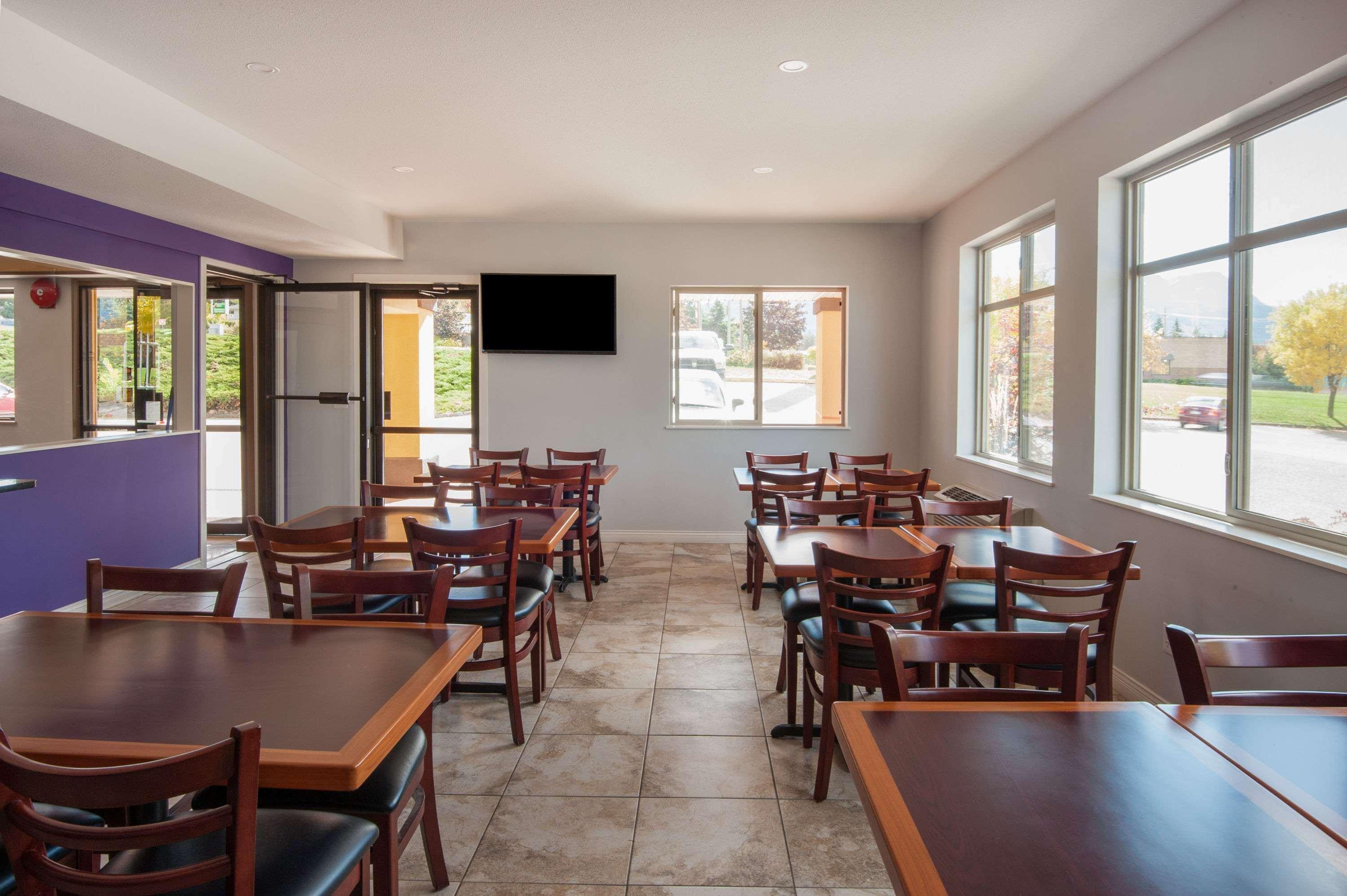 Hotel Super 8 By Wyndham Salmon Arm Exterior foto