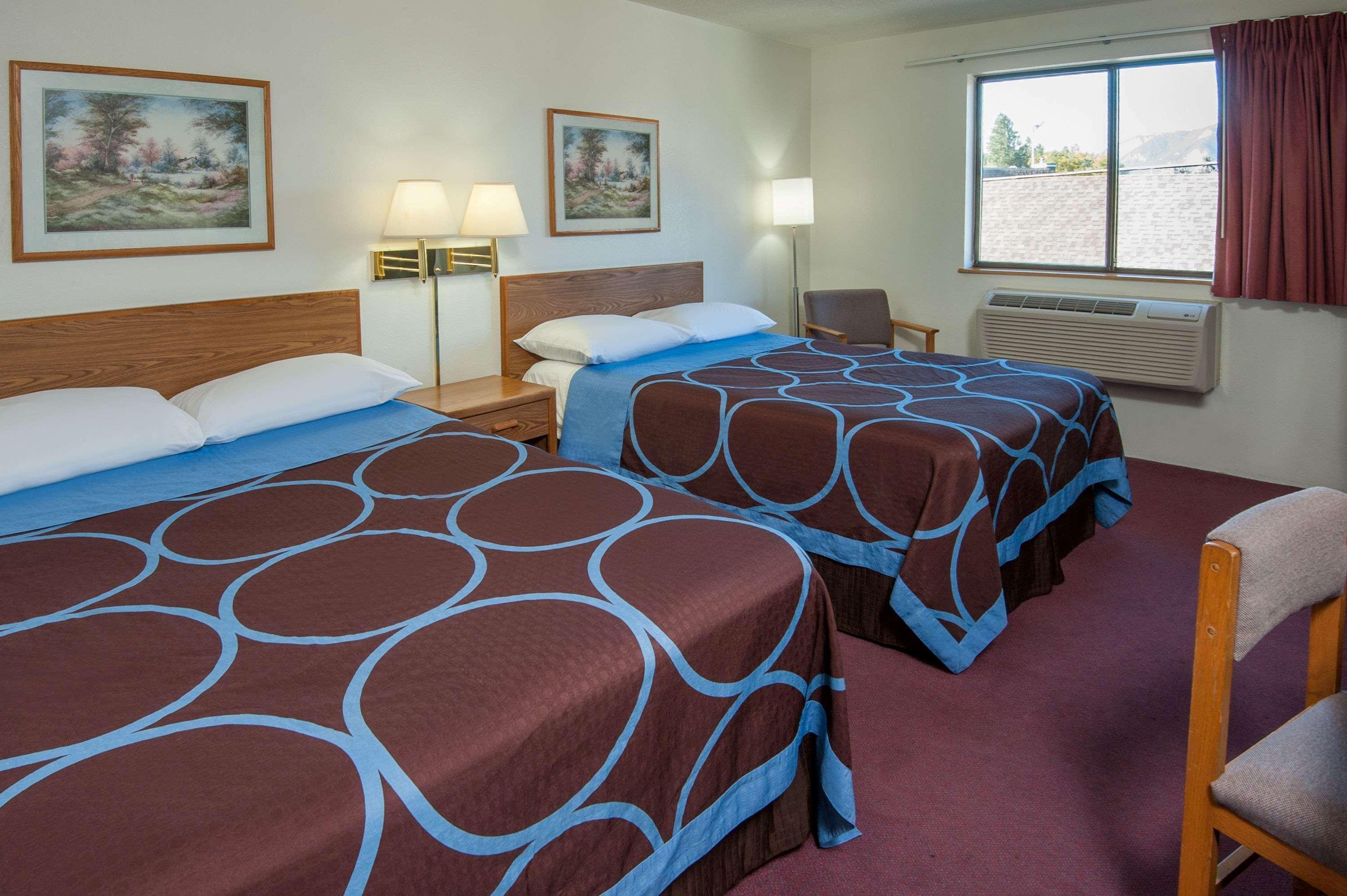 Hotel Super 8 By Wyndham Salmon Arm Exterior foto